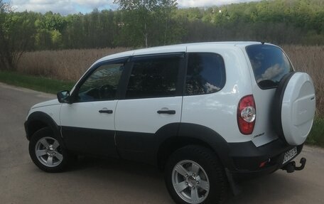 Chevrolet Niva I рестайлинг, 2018 год, 966 000 рублей, 3 фотография