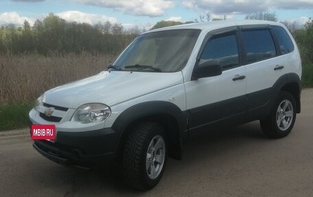 Chevrolet Niva I рестайлинг, 2018 год, 966 000 рублей, 9 фотография