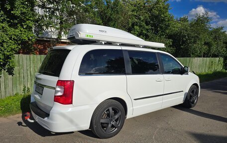 Chrysler Town & Country V рестайлинг, 2012 год, 1 490 000 рублей, 4 фотография