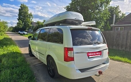 Chrysler Town & Country V рестайлинг, 2012 год, 1 490 000 рублей, 5 фотография