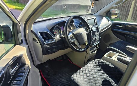 Chrysler Town & Country V рестайлинг, 2012 год, 1 490 000 рублей, 7 фотография