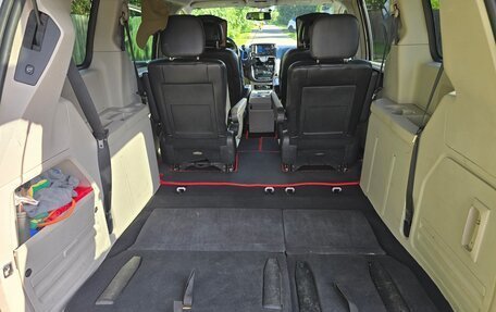Chrysler Town & Country V рестайлинг, 2012 год, 1 490 000 рублей, 12 фотография