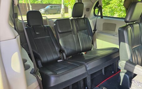Chrysler Town & Country V рестайлинг, 2012 год, 1 490 000 рублей, 10 фотография