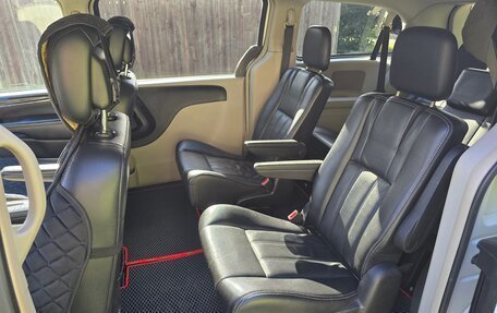 Chrysler Town & Country V рестайлинг, 2012 год, 1 490 000 рублей, 8 фотография