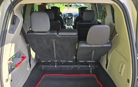 Chrysler Town & Country V рестайлинг, 2012 год, 1 490 000 рублей, 11 фотография