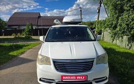 Chrysler Town & Country V рестайлинг, 2012 год, 1 490 000 рублей, 6 фотография
