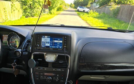 Chrysler Town & Country V рестайлинг, 2012 год, 1 490 000 рублей, 16 фотография