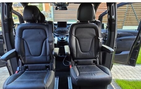 Mercedes-Benz V-Класс, 2019 год, 4 750 000 рублей, 3 фотография