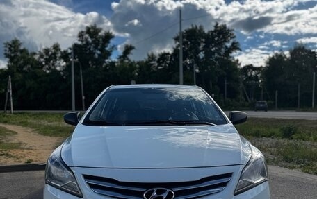 Hyundai Solaris II рестайлинг, 2015 год, 850 000 рублей, 1 фотография