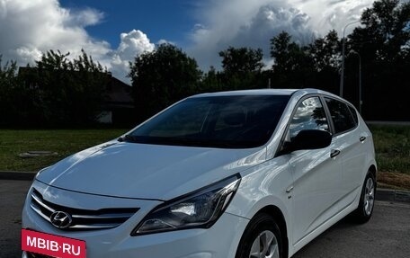 Hyundai Solaris II рестайлинг, 2015 год, 850 000 рублей, 2 фотография