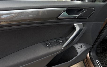Volkswagen Tiguan II, 2018 год, 2 590 000 рублей, 6 фотография