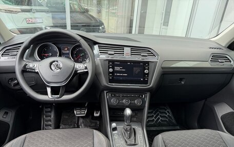 Volkswagen Tiguan II, 2018 год, 2 590 000 рублей, 8 фотография