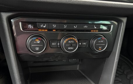 Volkswagen Tiguan II, 2018 год, 2 590 000 рублей, 13 фотография