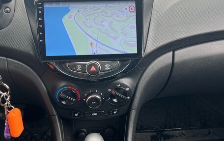 Hyundai Solaris II рестайлинг, 2012 год, 960 000 рублей, 25 фотография
