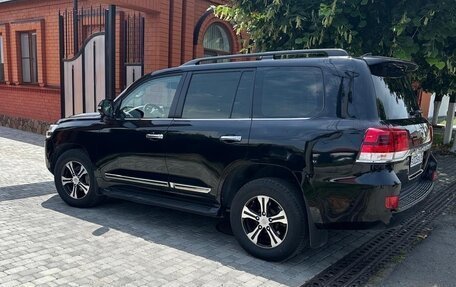 Toyota Land Cruiser 200, 2018 год, 7 100 000 рублей, 4 фотография