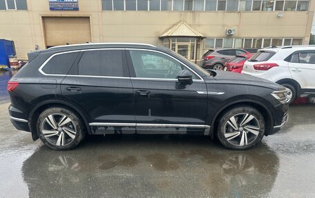 Volkswagen Touareg III, 2020 год, 4 700 000 рублей, 3 фотография