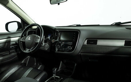Mitsubishi Outlander III рестайлинг 3, 2014 год, 1 549 585 рублей, 10 фотография