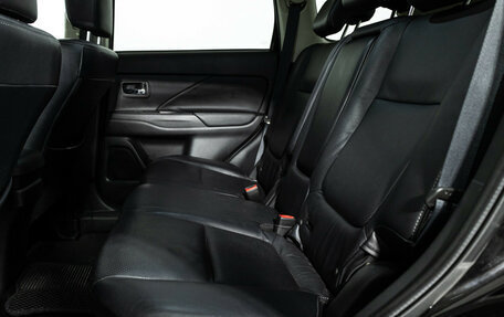Mitsubishi Outlander III рестайлинг 3, 2014 год, 1 549 585 рублей, 11 фотография