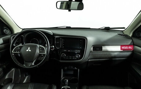 Mitsubishi Outlander III рестайлинг 3, 2014 год, 1 549 585 рублей, 14 фотография