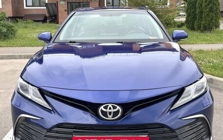 Toyota Camry, 2021 год, 3 150 000 рублей, 4 фотография