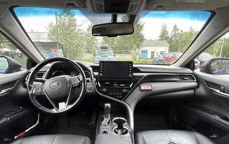 Toyota Camry, 2021 год, 3 150 000 рублей, 10 фотография