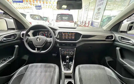 Volkswagen T-Cross I, 2023 год, 1 219 000 рублей, 8 фотография