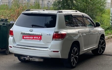 Toyota Highlander III, 2011 год, 2 800 000 рублей, 4 фотография