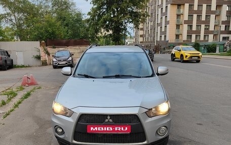 Mitsubishi Outlander III рестайлинг 3, 2012 год, 1 200 000 рублей, 1 фотография