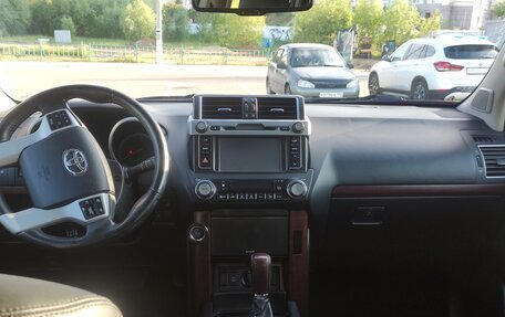 Toyota Land Cruiser Prado 150 рестайлинг 2, 2014 год, 3 600 000 рублей, 5 фотография