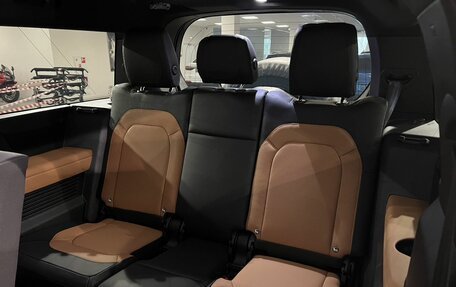 Land Rover Defender II, 2023 год, 11 990 000 рублей, 19 фотография