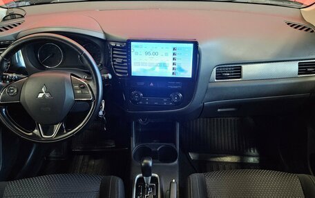 Mitsubishi Outlander III рестайлинг 3, 2016 год, 1 849 000 рублей, 9 фотография