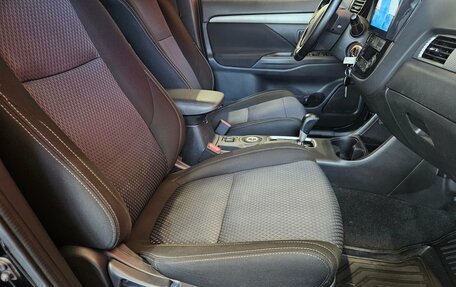Mitsubishi Outlander III рестайлинг 3, 2016 год, 1 849 000 рублей, 12 фотография