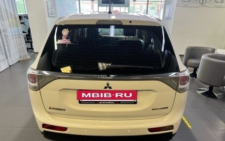 Mitsubishi Outlander III рестайлинг 3, 2012 год, 930 000 рублей, 5 фотография