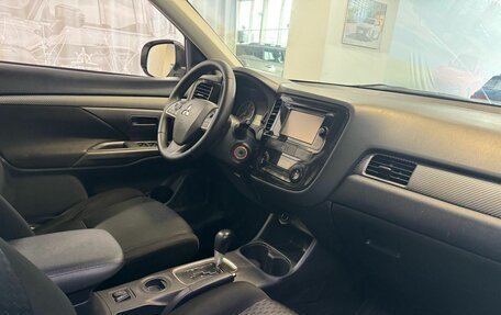 Mitsubishi Outlander III рестайлинг 3, 2012 год, 930 000 рублей, 14 фотография