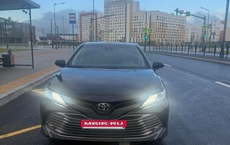 Toyota Camry, 2018 год, 2 500 000 рублей, 10 фотография