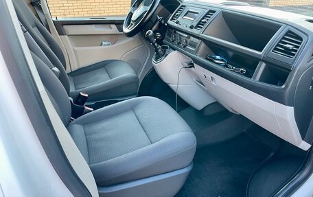 Volkswagen Caravelle T6 рестайлинг, 2019 год, 2 740 000 рублей, 10 фотография