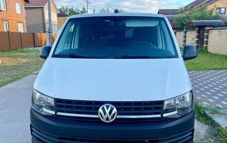 Volkswagen Caravelle T6 рестайлинг, 2019 год, 2 740 000 рублей, 6 фотография