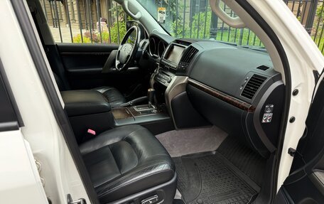 Toyota Land Cruiser 200, 2011 год, 2 850 000 рублей, 10 фотография