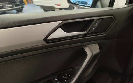 Volkswagen Tiguan II, 2018 год, 1 649 000 рублей, 6 фотография