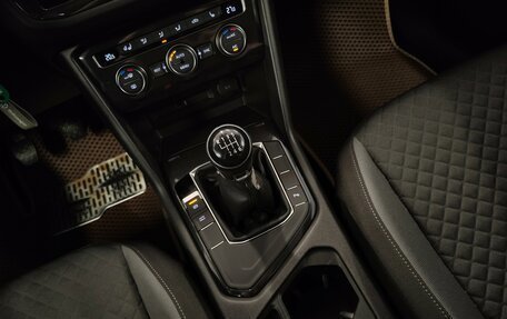 Volkswagen Tiguan II, 2018 год, 1 649 000 рублей, 12 фотография