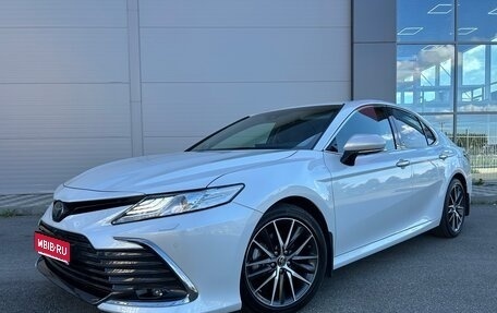 Toyota Camry, 2022 год, 3 770 000 рублей, 1 фотография