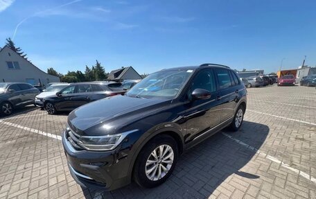 Volkswagen Tiguan II, 2022 год, 2 342 000 рублей, 3 фотография