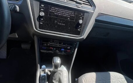 Volkswagen Tiguan II, 2022 год, 2 342 000 рублей, 10 фотография