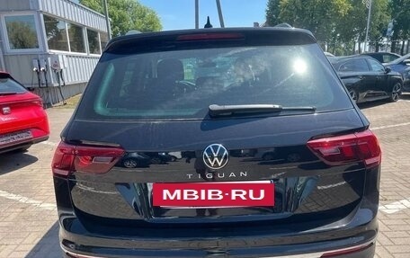 Volkswagen Tiguan II, 2022 год, 2 342 000 рублей, 6 фотография