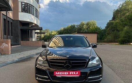 Mercedes-Benz C-Класс, 2011 год, 1 320 000 рублей, 2 фотография