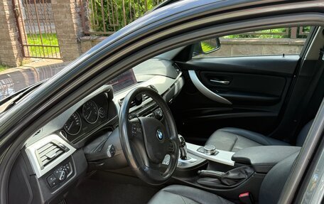 BMW 3 серия, 2018 год, 1 860 000 рублей, 10 фотография