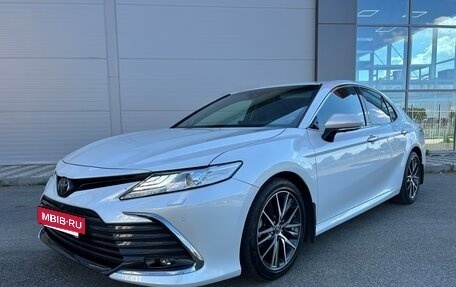 Toyota Camry, 2022 год, 3 770 000 рублей, 13 фотография