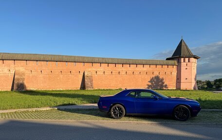 Dodge Challenger III рестайлинг 2, 2018 год, 3 800 000 рублей, 4 фотография