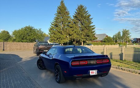 Dodge Challenger III рестайлинг 2, 2018 год, 3 800 000 рублей, 7 фотография