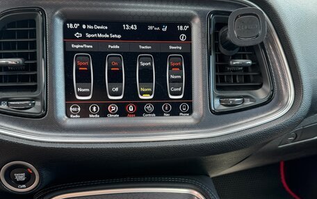 Dodge Challenger III рестайлинг 2, 2018 год, 3 800 000 рублей, 16 фотография